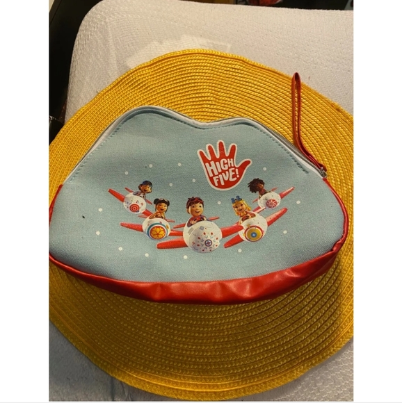 Turkish Airlines High Five! Cosmetic Blue/Red Kids Pouch - Picture 2 of 5